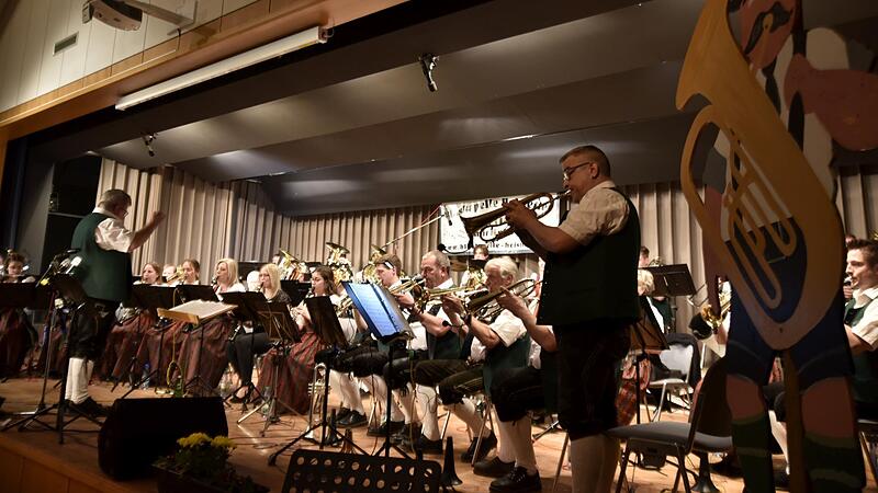 Einen gelungenen Abend der Blasmusik kredenzte die Blaskapelle Hofstetten den Zuhörern in der Königsberger Stadthalle.