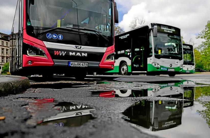 Der NVM macht Bus- und Bahnfahrten in ganz Mainfranken mit einem einzigen Ticket möglich. Das Bild zeigt den Busbahnhof in Würzburg - eine Drehscheibe im regionalen Nahverkehr.