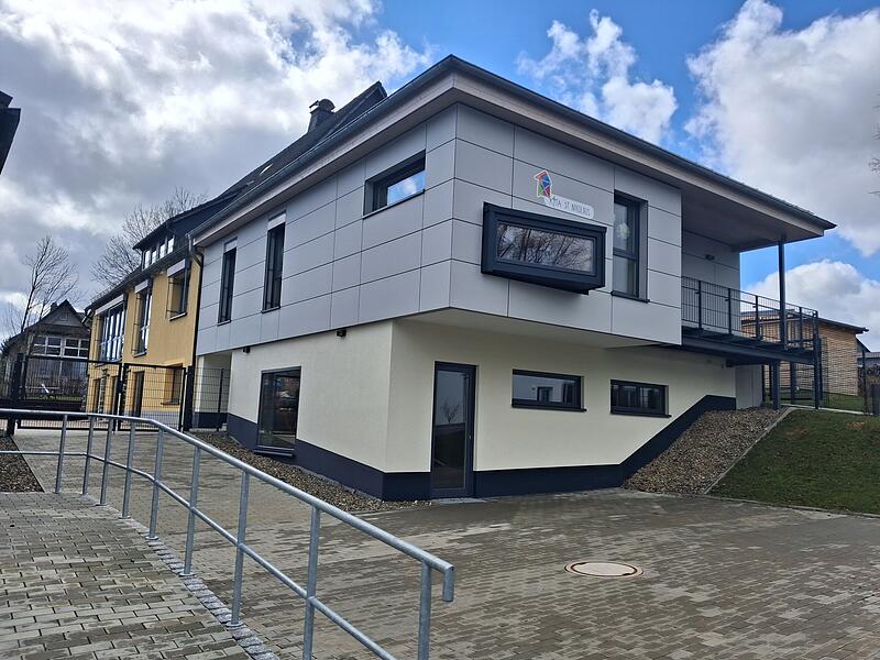 Steinbach am Wald Windheim Kindergarten Über fünf Millionen Euro investierte die Gemeinde in den letzten Jahren in die Sanierung beziehungsweise Erweiterung ihrer Kindertagesstätten in Steinbach, Buchbach und Windheim. Im Bild: Der Kindergarten St. Nikolaus in Windheim.