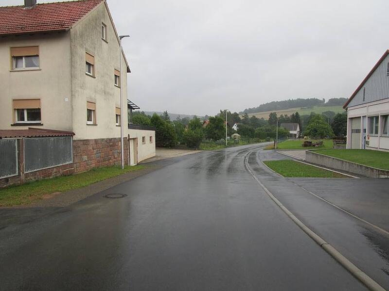 Hinter der Mauer Hinter der Mauer