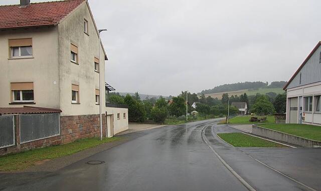 Hinter der Mauer Hinter der Mauer