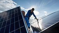 Bayerns Ministerpräsident Markus Söder (CSU) wollte Solaranlagen auf staatlichen Gebäuden stark ausbauen. Doch die Realität bleibt hinter den ehrgeizigen Zielen deutlich zurück. Bayerns Ministerpräsident Markus Söder (CSU) wollte Solaranlagen auf staatlichen Gebäuden stark ausbauen. Doch die Realität bleibt hinter den ehrgeizigen Zielen deutlich zurück.