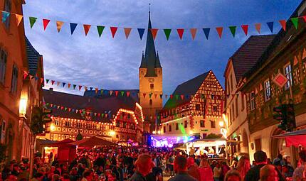 Das Zeiler Altstadt-Weinfest feiert in diesem Jahr sein 40-j&auml;hriges Bestehen. F&uuml;r das Jubil&auml;umsfest haben die Verantwortlichen mehrere Neuerungen angek&uuml;ndigt.