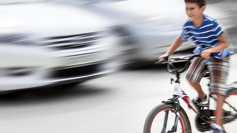 Erlangen: Auto erfasst 12-Jährigen mit Fahrrad und flüchtet Erlangen: Auto erfasst 12-Jährigen mit Fahrrad und flüchtet