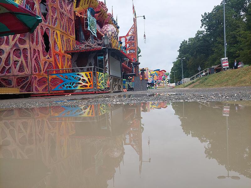 Land unterDer verregnete Annafest-Mittwoch