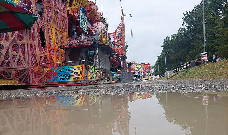 Land unterDer verregnete Annafest-Mittwoch