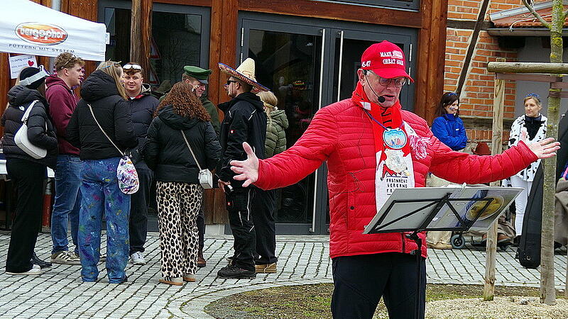 Faschingsumzug in FriesenUmzug durchs Dorf: Friesen im Faschingsfieber