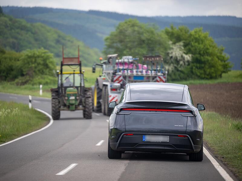Pilotprojekt mit selbstfahrenden Teslas in der Eifel