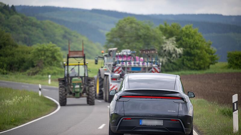 Pilotprojekt mit selbstfahrenden Teslas in der Eifel