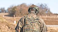 Ein Bundeswehrsoldat im Gelände. Ein Bundeswehrsoldat im Gelände.