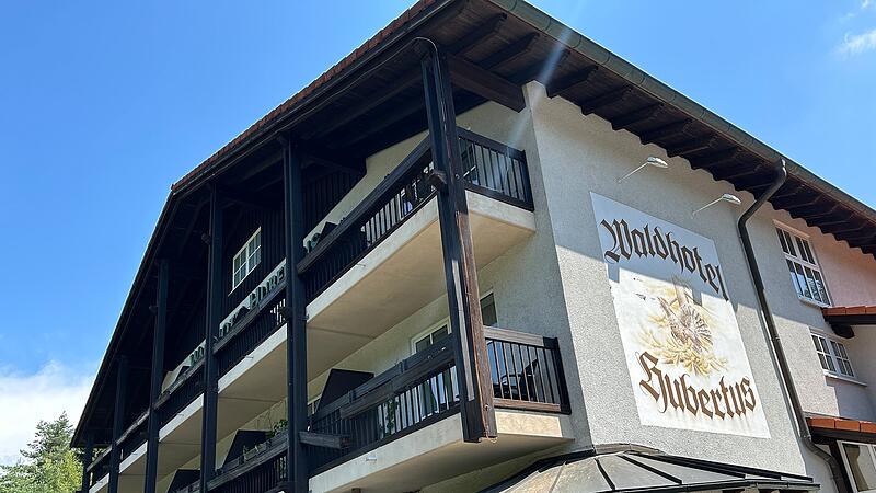 Seit 1996 gibt es das &bdquo;Waldhotel Hubertus&ldquo; am ehemaligen Grenz&uuml;bergang zwischen Rottenbach (Landkreis Coburg) und Eisfeld (Landkreis Hildburghausen).