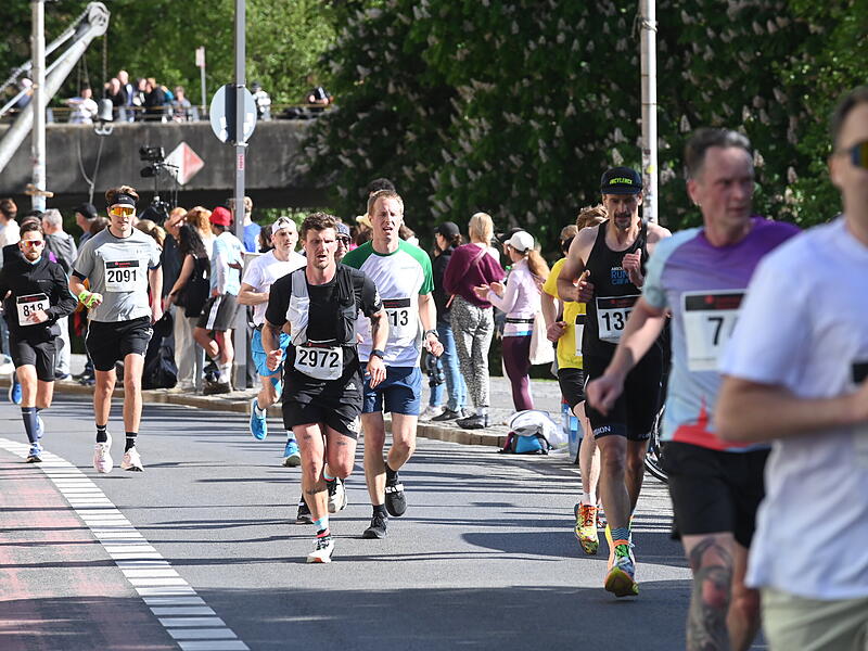 Weltkulturerbelauf 2025: Rund 3700 Athletinnen und Athleten nahmen de Halbmarathon, den Sparkassen-Lauf, in Angriff.