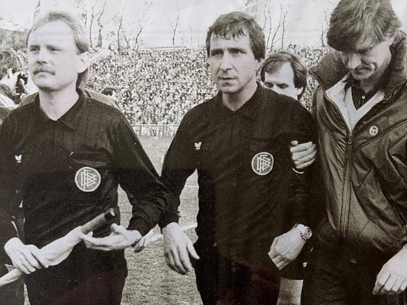 Sein gr&ouml;&szlig;ter Tag: Als Hauptschiedsrichter Robert Walz verletzt vom Platz musste, &uuml;bernahm der Coburger Siegfried Bauer das Bundesligaspiel zwischen Waldhof Mannheim und den FC Bayern M&uuml;nchen. Er pfiff fehlerfrei.