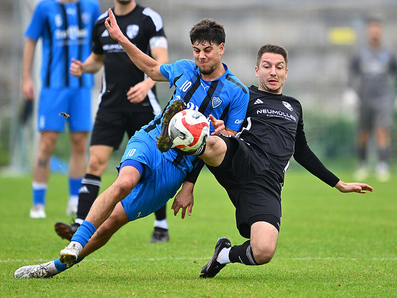 Wesiendorfs Daniel Bretting  trennt  Nikola Milovski vom Ball.
