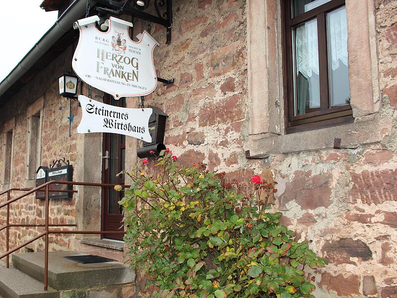 Das Steinerne Wirtshaus ist nicht mehr verpachtet. Daf&uuml;r kann es wieder f&uuml;r Vereinsfeiern und private Feiern gemietet werden.