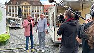 Auf der Suche nach Besonderheiten in Coburg: Volker Heißmann (links) und Martin Rassau bei den Dreharbeiten in Coburg.