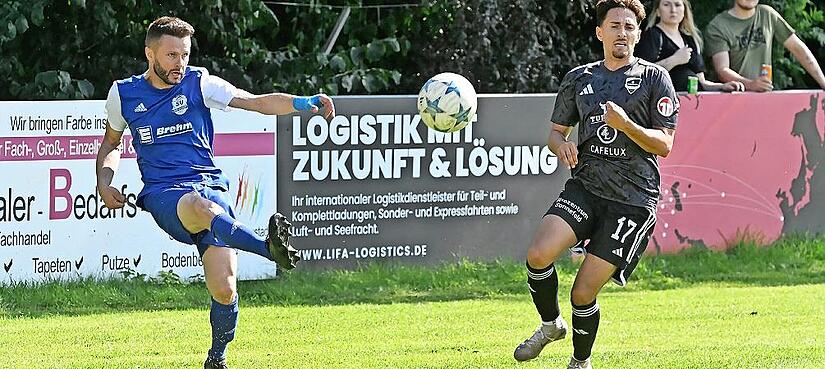 Der SV Ketschendorf (hier gegen Bosporus Coburg) greift in dieser Kreisliga-Saison bislang weiter vorne an.