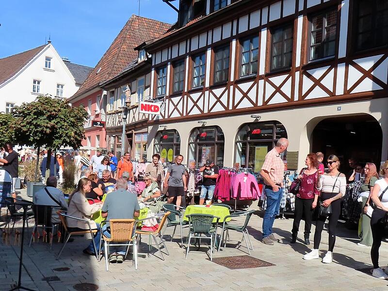 Ab der Mittagszeit f&uuml;llte sich die Innenstadt von Bad Staffelstein. cMonika Sch&uuml;tz