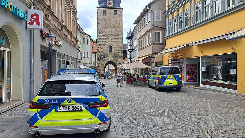 Polizeieinsatz in Coburg: Auch in der Judengasse standen Fahrzeuge. Polizeieinsatz in Coburg: Auch in der Judengasse standen Fahrzeuge.