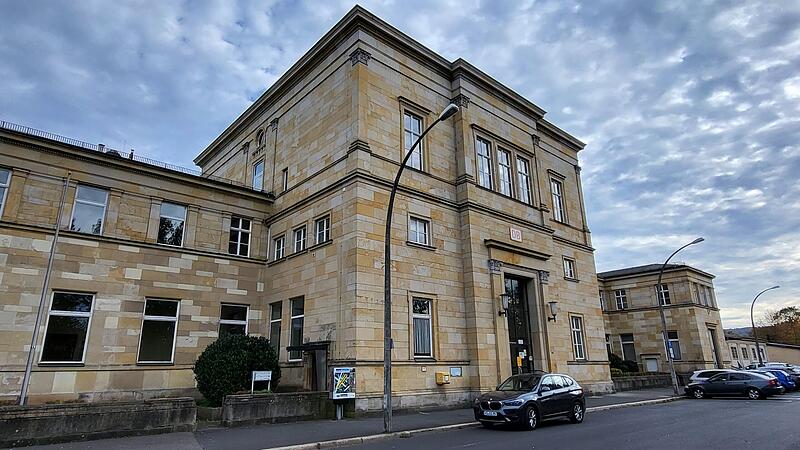 Das Bahnhofsgebäude in Bad Kissingen von außen