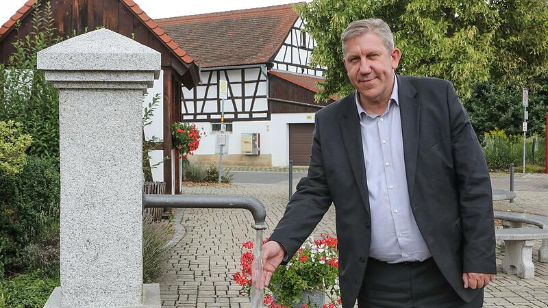 Die Neugestaltung des Dorfbrunnens in Strullendorf initiierte er als B&uuml;rgermeister.