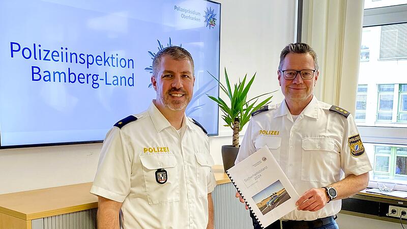Neue Zahlen belegen einen Anstieg von Gewalttaten im Landkreis Bamberg: Polizeirat Daniel Hartmann (links) und Polizeidirektor Alexander Streng.