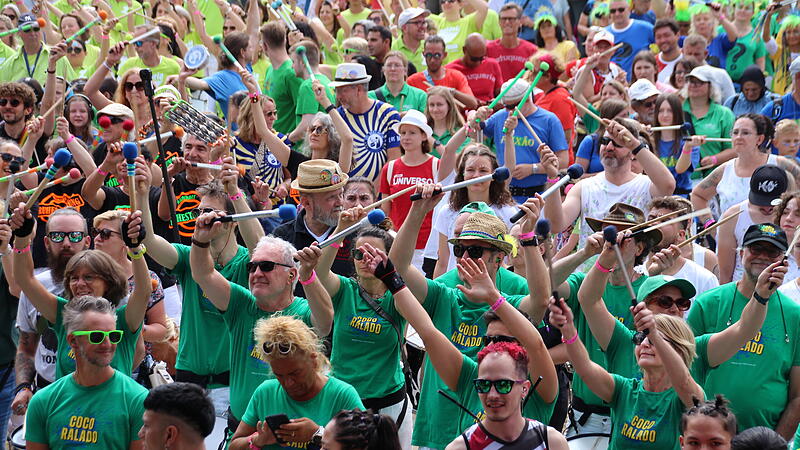 Trommeln f&uuml;r den Frieden beim Samba-Festival in Coburg 2025