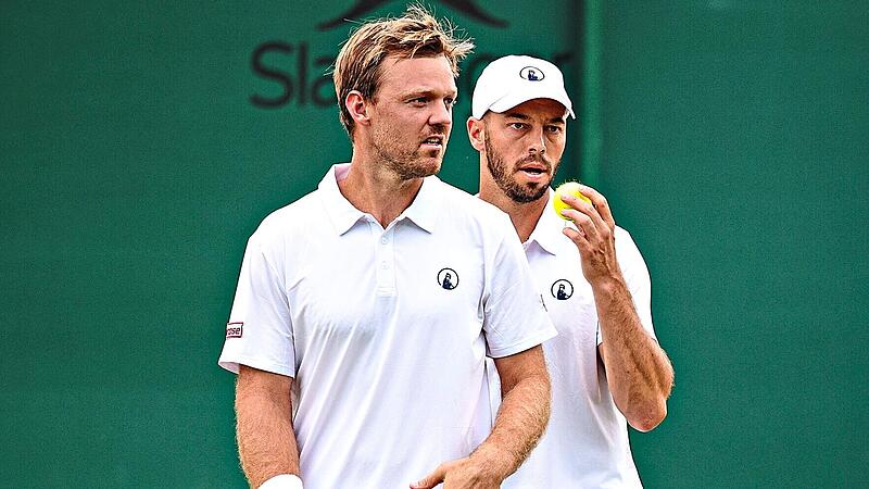 Stehen in Wimbledon im Achtelfinale: Kevin Krawietz (vorne) und Tim Pütz. Jürgen Hasenkopf Stehen in Wimbledon im Achtelfinale: Kevin Krawietz (vorne) und Tim Pütz. Jürgen Hasenkopf