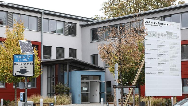 Die Besch&auml;ftigten im Forchheimer Landratsamt werden weitgehend mit der Kreisumlage bezahlt.Forchheim & Fr&auml;nkische Schweiz