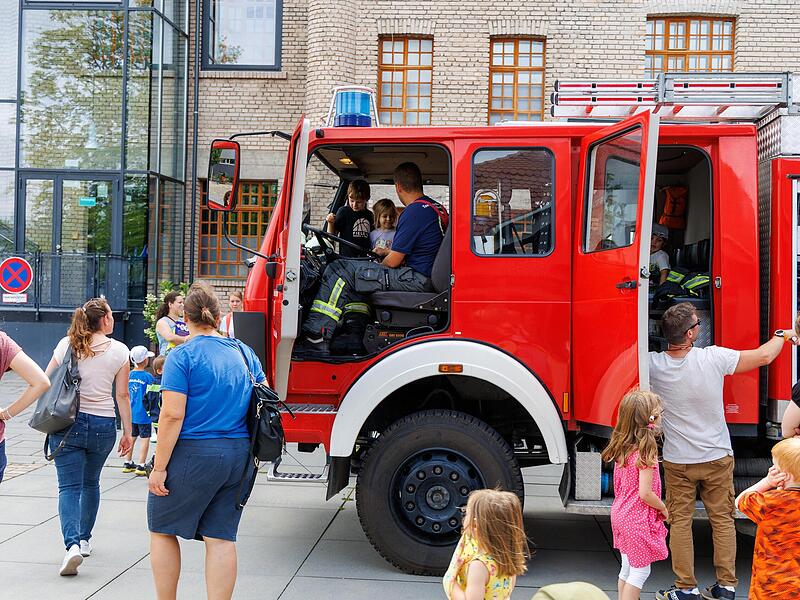Die Feuerwehr  ist beliebt bei Jung und Alt.