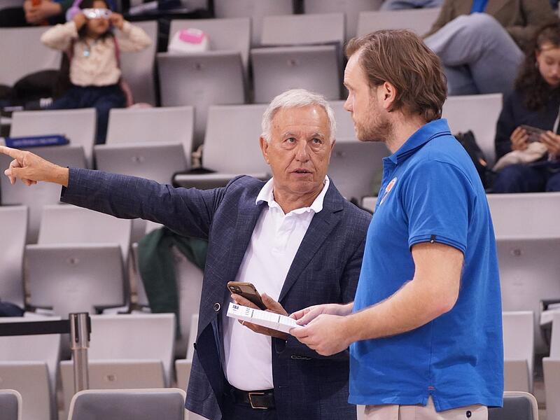 BBC-Gesch&auml;ftsf&uuml;hrer Wolfgang Gremmelmaier (links) mit Manager Christopher Neudecker.