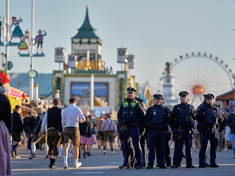 Polizisten auf der Wiesn Polizisten auf der Wiesn
