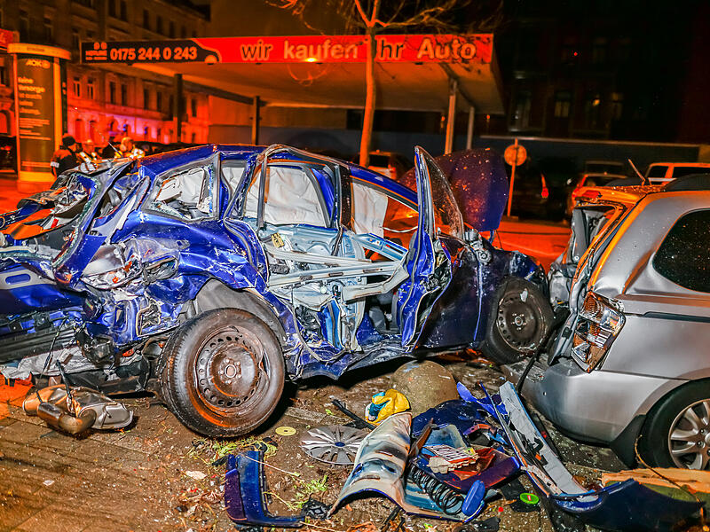 Am Dienstagfrüh kam es in Führt zu einem schweren Unfall. Am Dienstagfrüh kam es in Führt zu einem schweren Unfall.