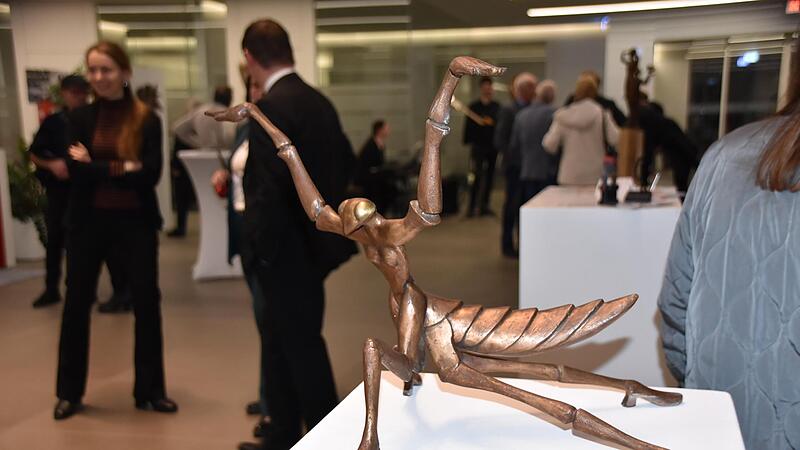 &bdquo;Damenwahl&ldquo; hei&szlig;t diese Gottesanbeterin aus Bronze.&nbsp;