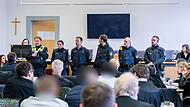 Polizisten bei Strafprozess in Regensburg Polizisten bei Strafprozess in Regensburg