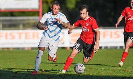 Adrian Hatcher (links) traf in Gro&szlig;bardorf zweimal f&uuml;r die DJK Dampfach.