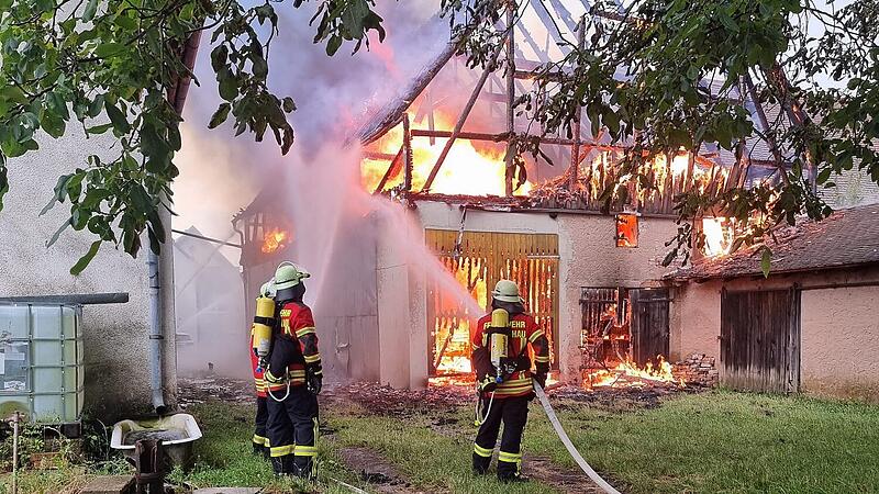 Brand PinzbergForchheim & Fränkische Schweiz Mehr als 170 Retter waren in Pinzberg im Einsatz, darunter auch von den umliegenden Feuerwehren.