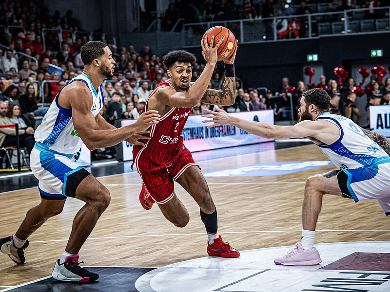Kapitän Ibrahim Watson (mit Ball) stemmte sich gegen die Niederlage gegen die Frankfurt Skyliners. Der Kapitän erhielt allerdings zu wenig Unterstützung von seinen Teamkollegen.