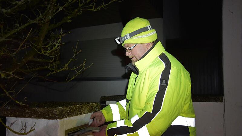 Bei schlechtem Wetter steckt Frank Preußners die Zeitung in den Briefkasten, damit sie nicht nass oder weggeweht wird.
