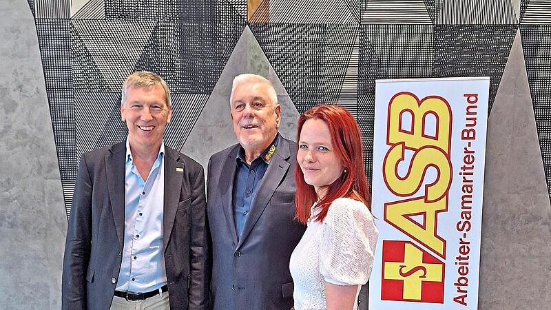 Der Coburger Alt-Oberbürgermeister Norbert Tessmer (Mitte) ist zum Vorsitzenden des bayerischen Arbeiter-Samariter-Bundes gewählt worden. Seine Stellvertreter sind Dominik Blunck und Kristin Schuhmann.        Timm Sch... Der Coburger Alt-Oberbürgermeister Norbert Tessmer (Mitte) ist zum Vorsitzenden des bayerischen Arbeiter-Samariter-Bundes gewählt worden. Seine Stellvertreter sind Dominik Blunck und Kristin Schuhmann.        Timm Sch...