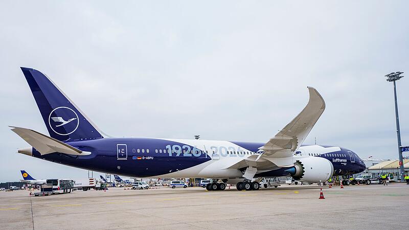 Boeing 787-9 mit Sonderlackierung &laquo;100 Jahre Lufthansa&raquo;