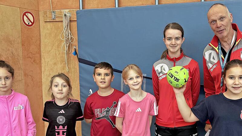 Kinder der Klasse 3a+b, Lina Heyne, Klaus Sieß. Kinder der Klasse 3a+b, Lina Heyne, Klaus Sieß.