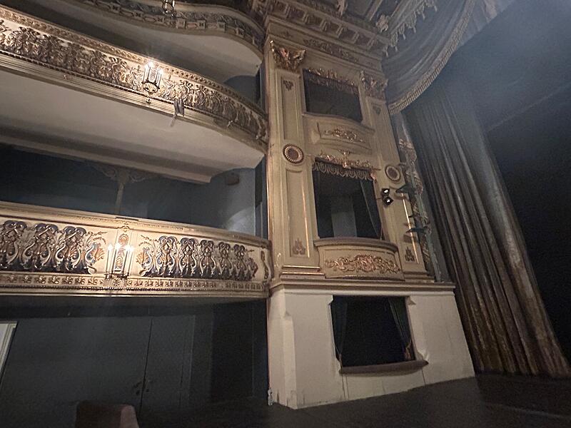 Auf dem Weg zum Lost Place? Das Landestheater Coburg steht seit Mitte 2023 leer und wartet auf seine Sanierung.