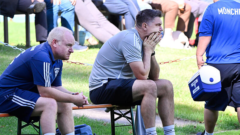 Dieser Auftritt konnte den TSV-Trainern Achim Engel (r.) und Marcel Pavel nicht gefallen.