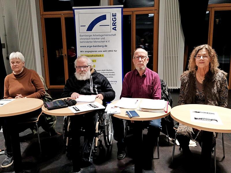 Der Arge-Vorstand (v.l.): Elisabeth Seem&uuml;ller, Rudolf Zahn, Veronika Raab und Volker Hoffmann bei der Sitzung am 18. November in der Kufa &ndash; Markus Loch war dienstlich verhindert.