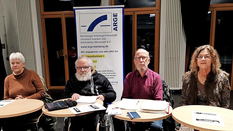 Der Arge-Vorstand (v.l.): Elisabeth Seem&uuml;ller, Rudolf Zahn, Veronika Raab und Volker Hoffmann bei der Sitzung am 18. November in der Kufa &ndash; Markus Loch war dienstlich verhindert.