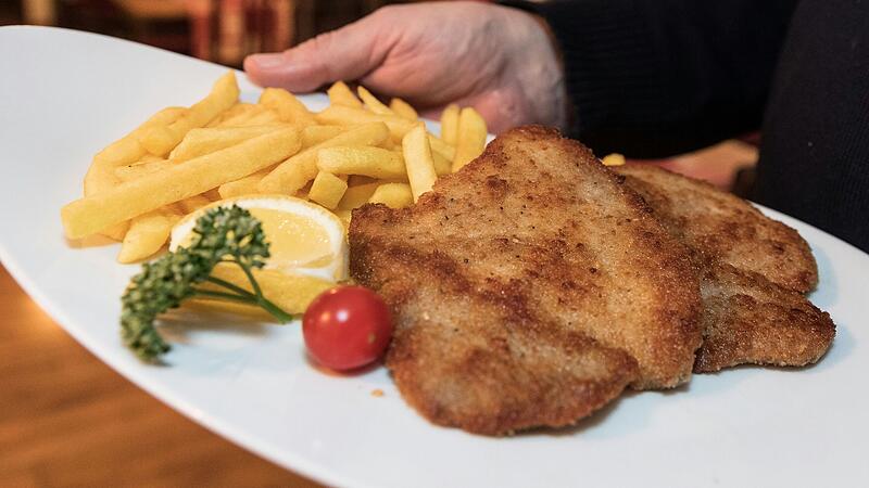 F&uuml;r manchen Gastst&auml;tten-Besucher das Ma&szlig; aller Dinge: Schnitzel mit Pommes. Der Preis f&uuml;r das Lieblingsgericht vieler G&auml;ste spielt dabei eine wichtige Rolle.