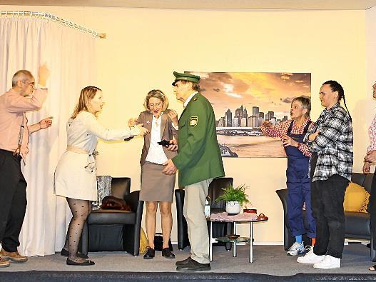 Jede Menge Aktion, Fragen und Konfusion: Das Theaterstück der Schwürbitzer hatte wieder viel zu bieten. Vor allem Lacher.