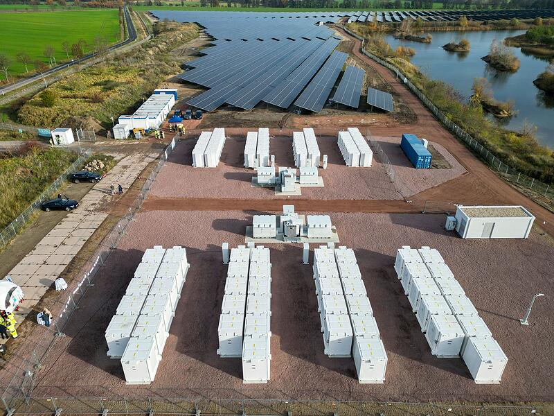 Solar-Batteriespeicher-Hybridkraftwerk