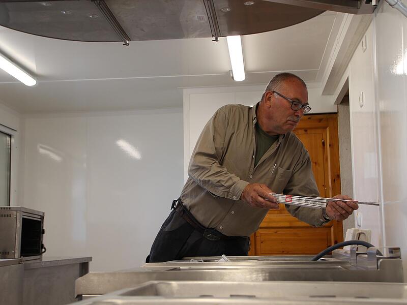 Bei der Renovierung der Kissinger Hütte legte Manfred Egert Hand an. Bei der Renovierung der Kissinger Hütte legte Manfred Egert Hand an.
